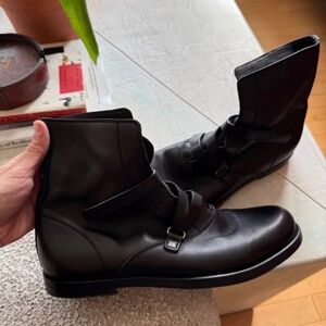 Authentic Gucci men’s leather boots, size 7, made in Italy. Excellent condition.